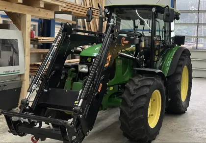 John Deere 5820