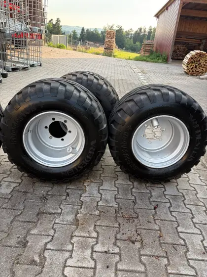 Forstbereifung Vredestein Flotation plus Forstfelgen Pfanzel