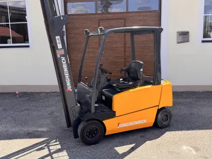 Jungheinrich EFG 320 Triplex Freihub