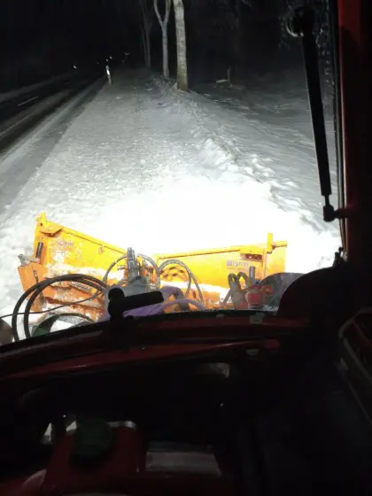 Winterdienstpaket, Schneepflug inkl. Kehrbesen, AIGNER V-Pflug, BEMA 250