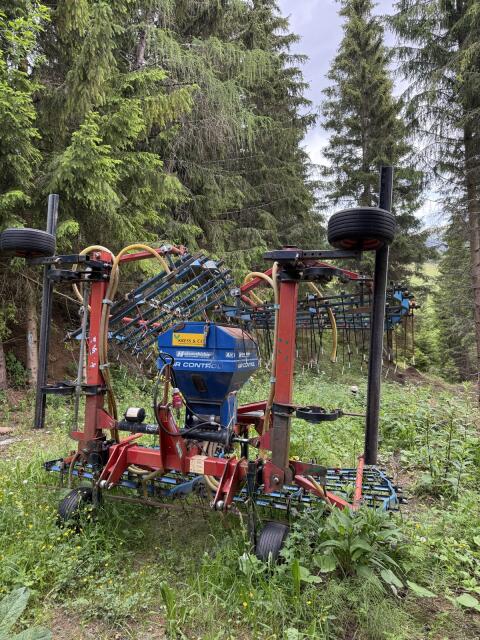 Hatzenbichler 6 m Striegel mit Saatkasten