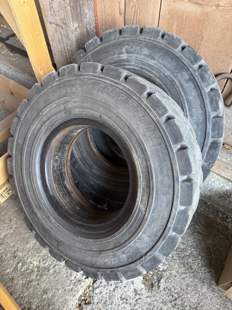 Staplerreifen 8.25R15 153 A5