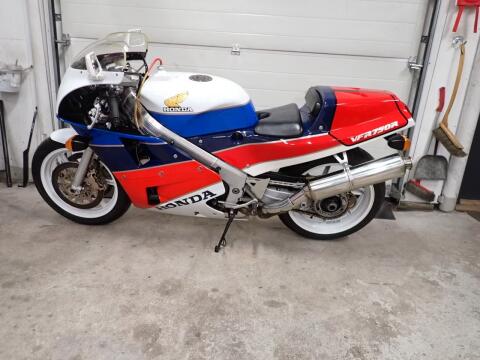 1989 Honda VFR-750-R - RC30