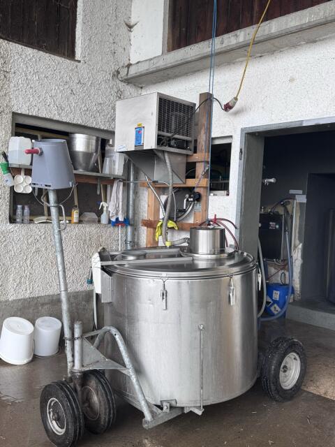 Mobiler Etscheid 750 l Milchtank, passende Kühlanlage