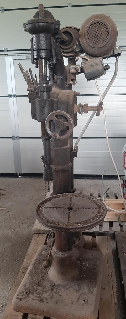Antike Ständerbohrmaschine