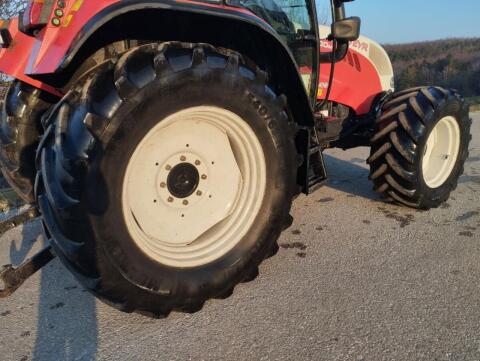 Traktorreifen 540/65R34 und 440/65R24 von Steyr MT