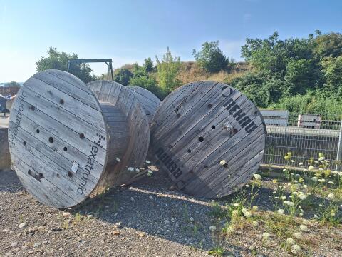 Gebrauchte Kabelrollen aus Holz
