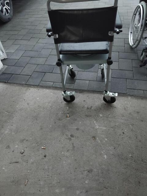 Leibstuhl nagelneu