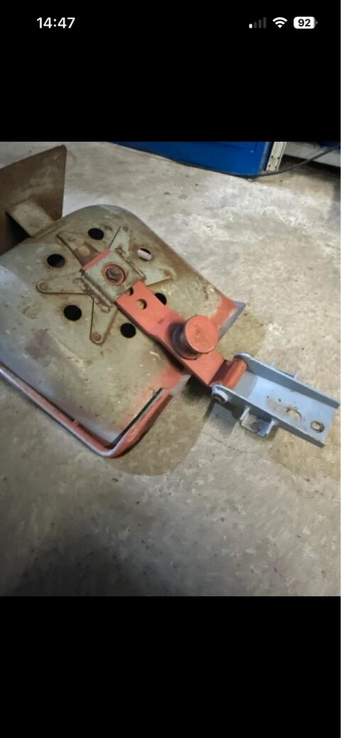 Steyr T80, T80a Sitzschale mit Klappmechanismus