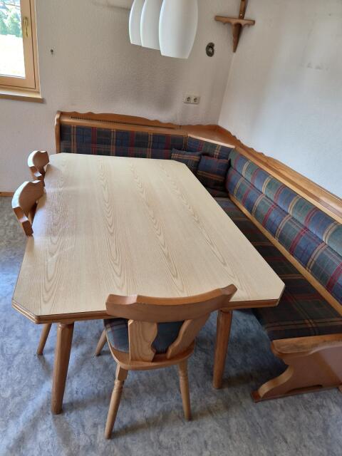 Eckbank mit Tisch und 3 Sessel