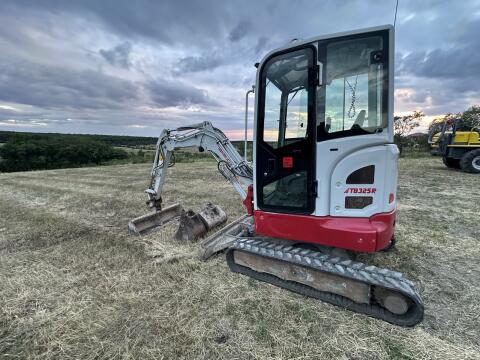 Takeuchi TB 325R