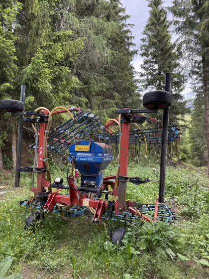 Hatzenbichler 6 m Striegel mit Saatkasten