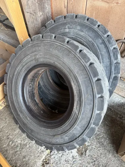 Staplerreifen 8.25R15 153 A5