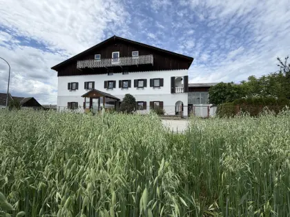 Viel Platz und Höhe, Bauernhaus mit ca. 7.000 m² Grund, hohe
