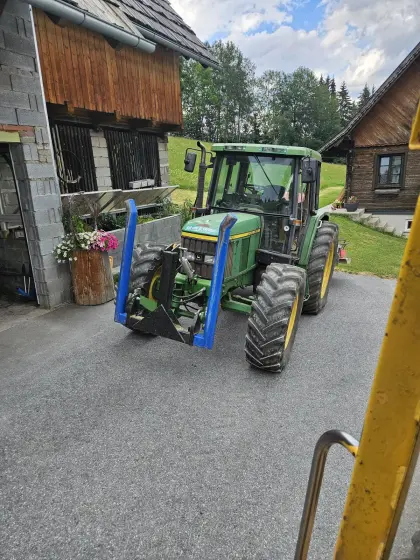 John Deere 6110