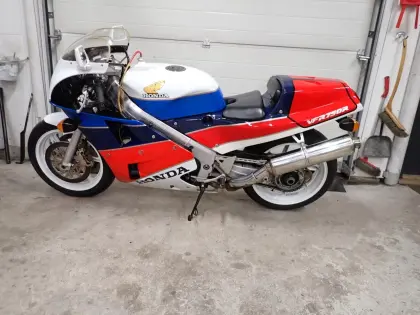 1989 Honda VFR-750-R - RC30