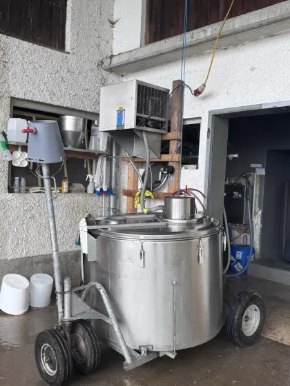 Mobiler Etscheid 750 l Milchtank, passende Kühlanlage