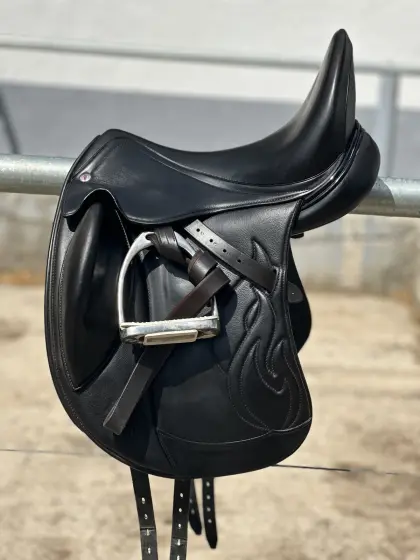 Dressursattel Equiveron Inferno
