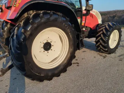 Traktorreifen 540/65R34 und 440/65R24 von Steyr MT