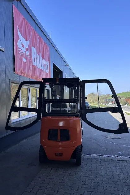 Diesel-1,5-Tonner mit Vollkabine, Doosan D15S-5