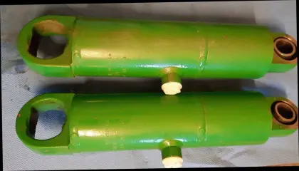 Hubzylinder John Deere RE211913