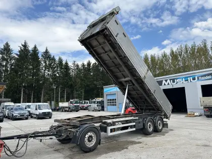 Anhängerversteigerung Schneepflug, Bauaufzüge, Container