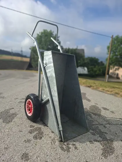Kälbertransportwagen