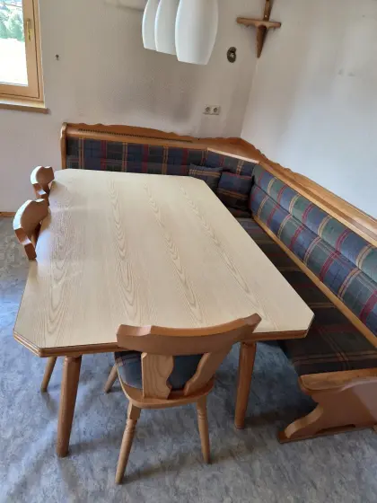 Eckbank mit Tisch und 3 Sessel