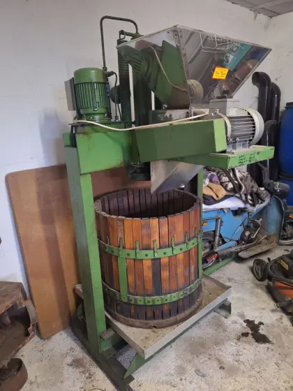 Mostpresse mit Obstmühle