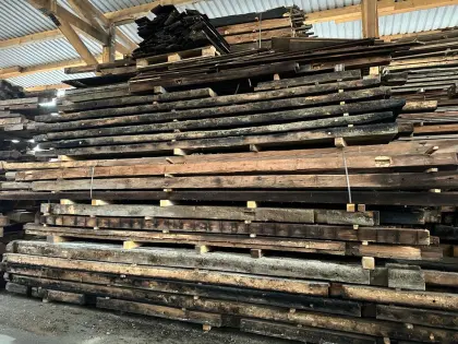 Altes abgebautes Bauernhaus zu verkaufen