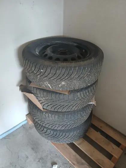 Winterreifen 215/60 R16