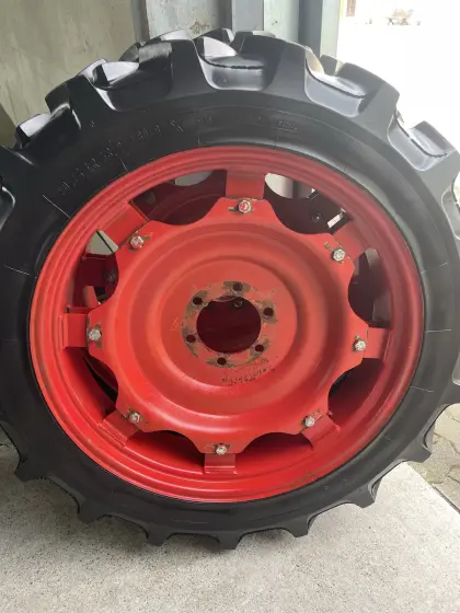 Fendt Felgen mit Michelin 9.5 R32
