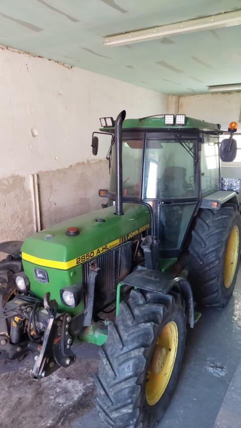 John Deere 2850