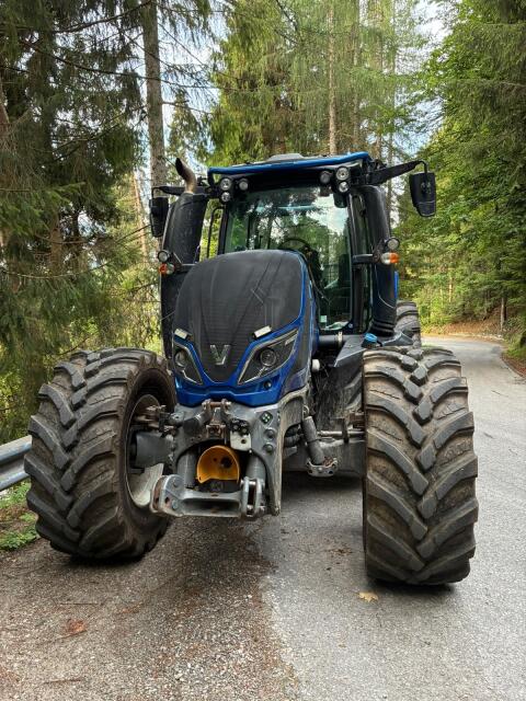 Valtra T174 Active mit Tiger