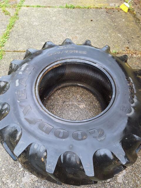 Reifen 650/75R32