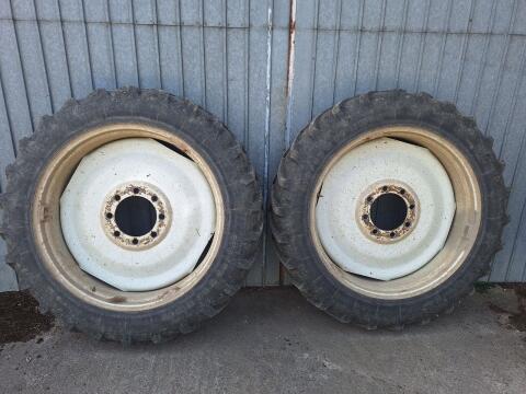 Traktorreifen und Felgen 270/95 R36
