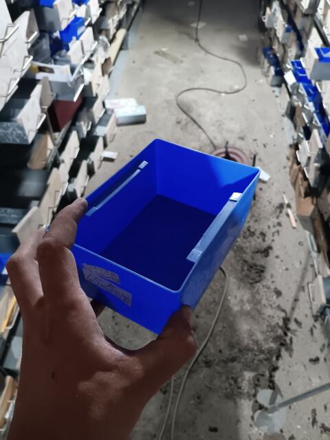 Sichtlagerboxen, Aufbewahrungsschütten