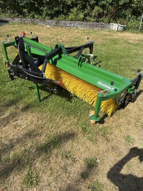 Düvelsdorf Stratos 270 Kehrmaschine