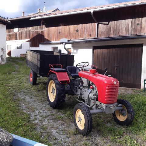 Verkaufe Steyr Traktor T 84 mit Anhänger