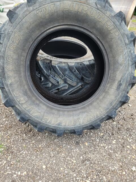 540/65R28