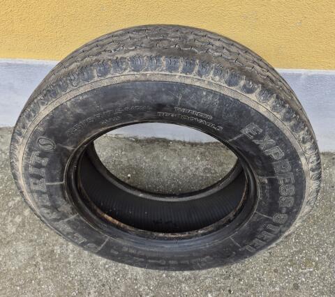 Lkw-Reifen 225/75 R 17.5