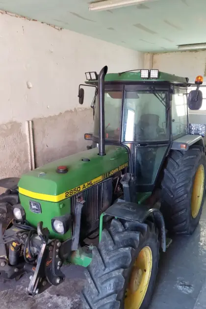 John Deere 2850