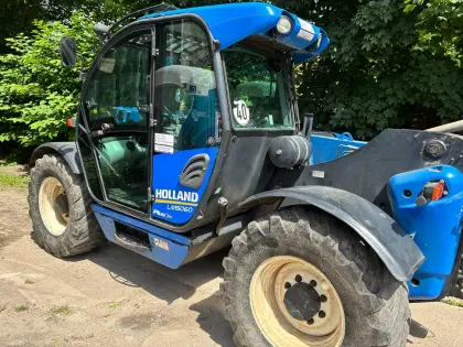 Teleskoplader New Holland LM5060 Plus mit Zubehör