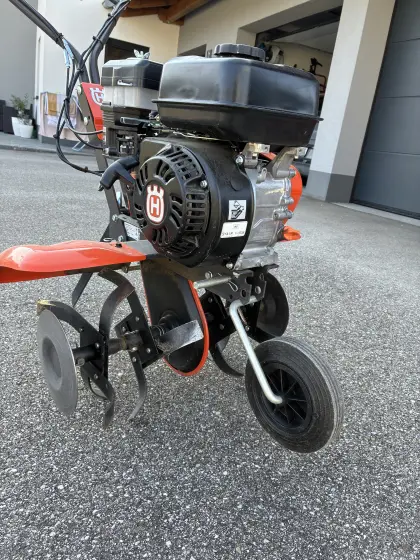 Husqvarna TF 325 Motorhacke inkl. Pflug-Kit mit Metallrädern
