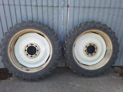 Traktorreifen und Felgen 270/95 R36