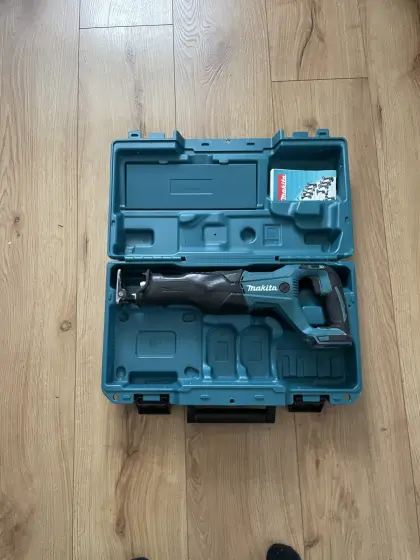 Makita DJR 186 Akku-Säbelsäge, Reciprosäge, Fuchsschwanz