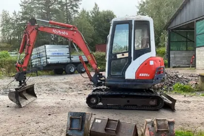 Kubota KX61-3 mit 4 Schaufeln