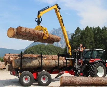 9 t Lenkachsanhänger mit 6,9 m Kran von A. Moser MHL
