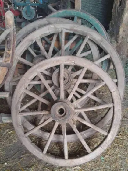 Alte Wagenräder