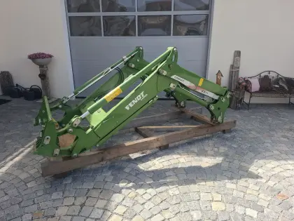 Fendt Cargo 4X75 compact